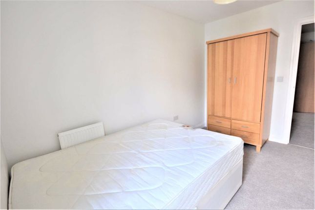 Flat to rent in Charcot Road, London