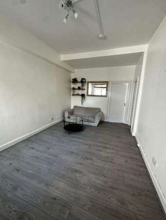 107, Turnpike Lane, London photo 5