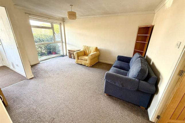 59, Walnut Tree Avenue, Hereford photo 2