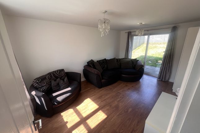 2 Essington Drive, Manchester photo 3