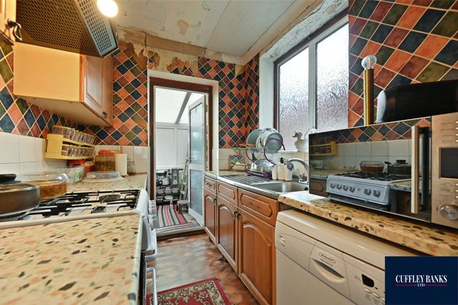 42, George V Way, Middlesex photo 4