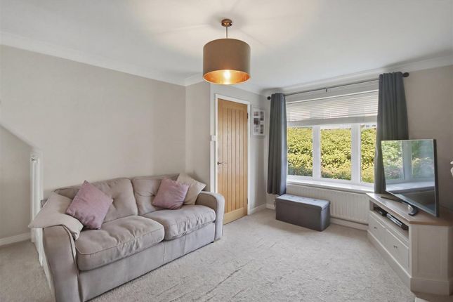 5 Warren Close, Chesterfield photo 2