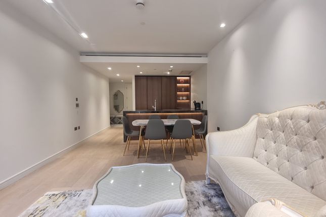 Thumbnail Triplex to rent in Lincoln Square, 18 Portugal Street, Holborn, London