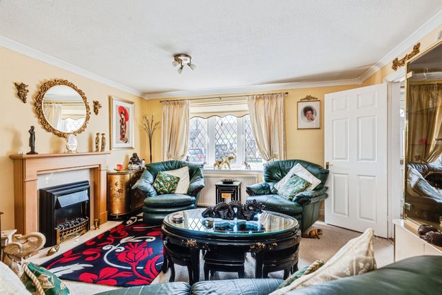 12, The Maples, Carterton photo 2