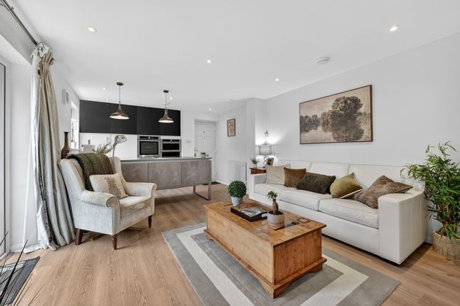 5, Bradfield Close, Guildford photo 5