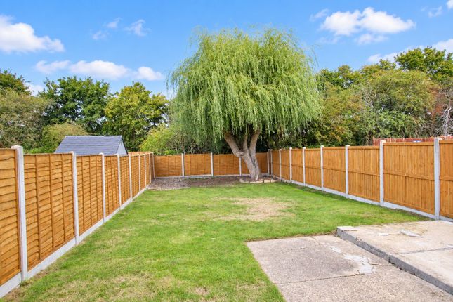 33 Swallowdale, Clacton on Seas photo 3