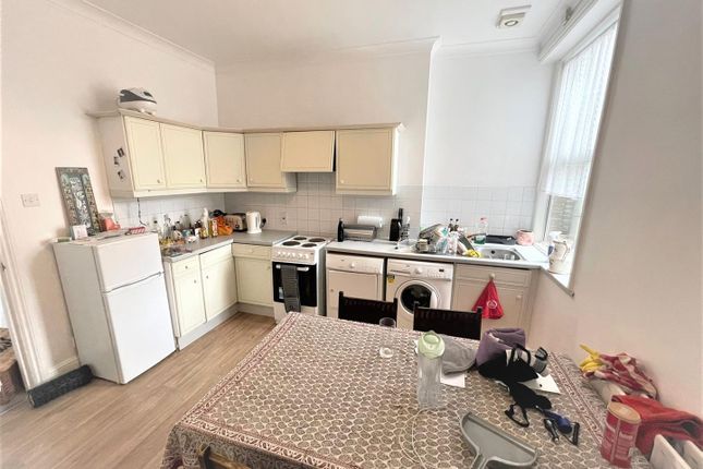 Flat 1, 130, Heath Road, Twickenham photo 2