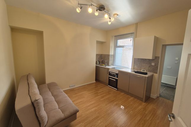 125, NEATH photo 4