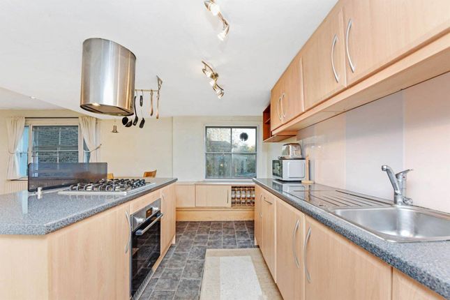 Thumbnail Flat to rent in Prima Road, Oval, London
