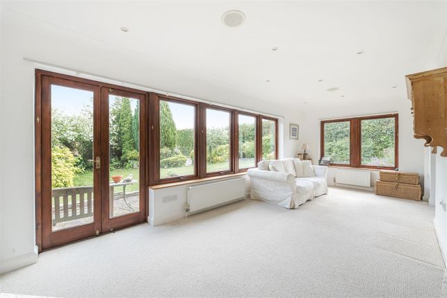 2, Farleys Close, West Horsley photo 4