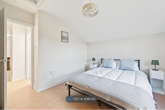 C Birkbeck Avenue, London photo 2