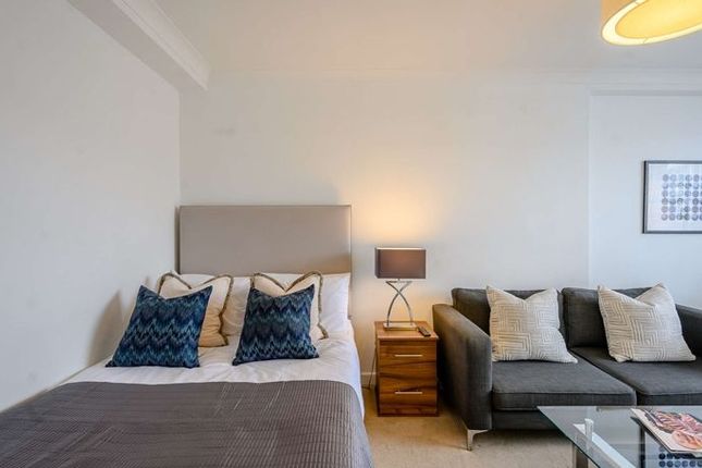 Flat 68 Hill Street, Mayfair, London W1J, London photo 2