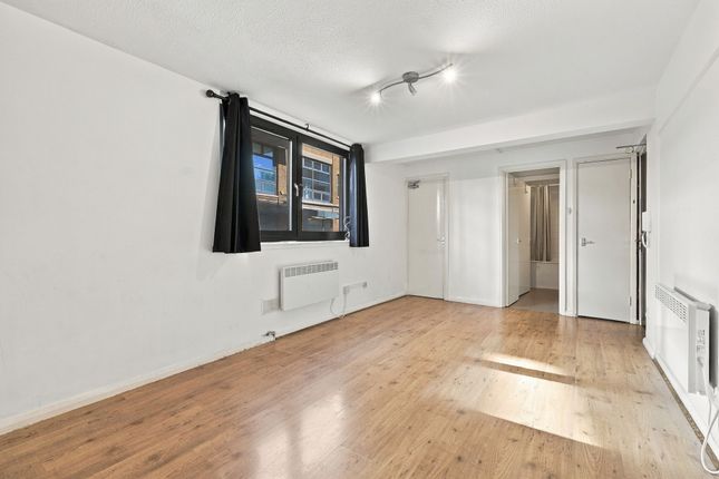 Flat 4, 17-18 Meredith Street, London photo 3