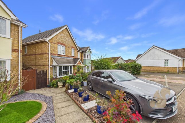 58, Hawthorn Close, Halstead photo 2