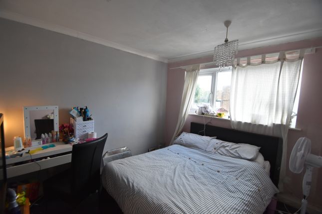 End terrace house for sale in Highwood Lawn, Havant, Hampshire