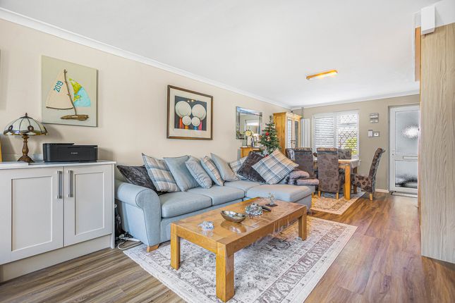 7, Hawksworth Close, Grove, Wantage photo 4