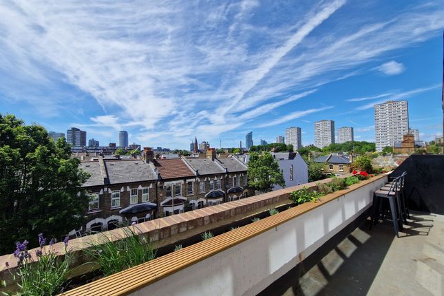 Flat 69, McCarthy Court Banbury Street, London photo 3
