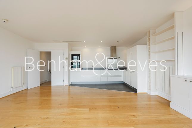 Flat to rent in Cadogan Road, Royal Arsenal Riverside