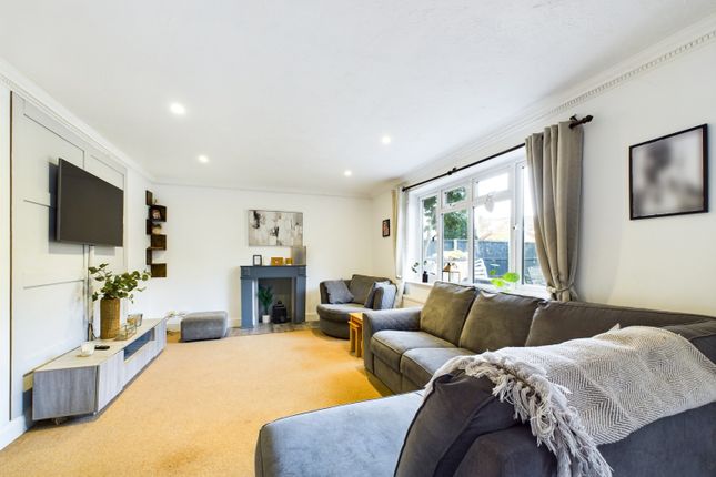17, Privet Road, Bordon photo 2