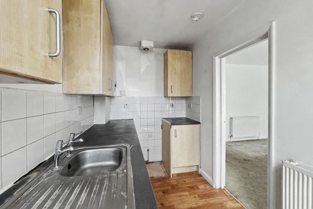 37c Sellons Avenue, London photo 5