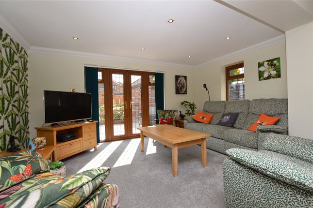 90, Green Lane, Wakefield photo 2