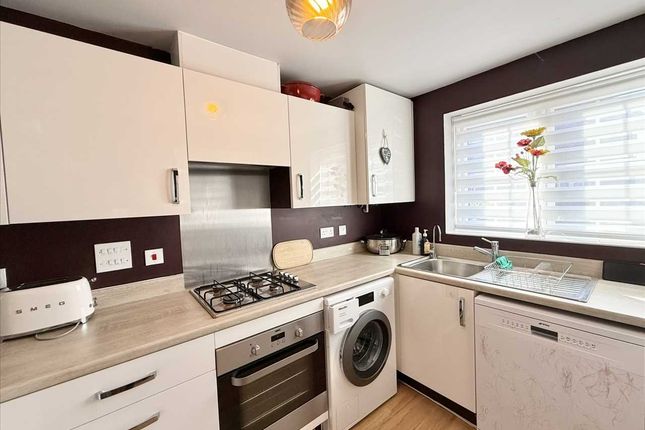 19, Rowan Close, Nottingham photo 4