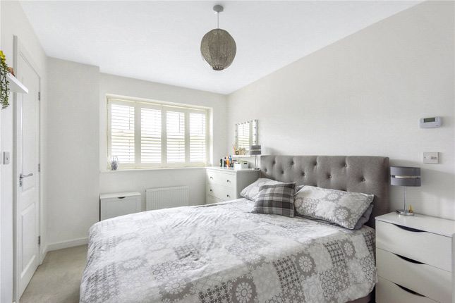 82, Oak Avenue, Berkshire photo 4