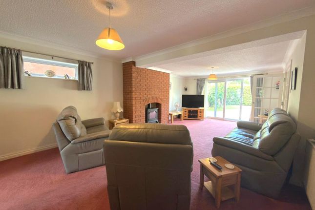 12, Marwood Close, Burnham-On-Sea photo 3