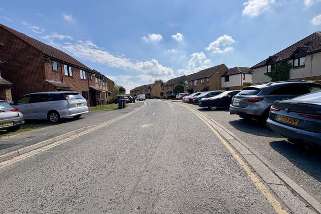 45, Holden Close, Dagenham photo 4
