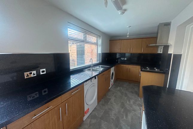 Room 5, 13 Station Road, Hull photo 4