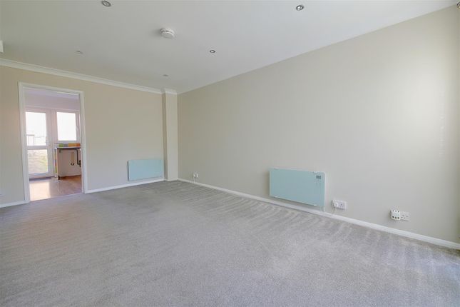 63, Hudson Close, Worthing photo 2