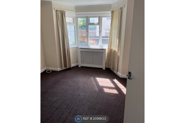 Thumbnail Studio to rent in Fordwych Court, London
