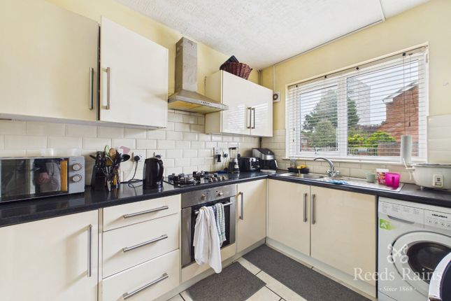28, Shardlow Close, Manchester photo 3