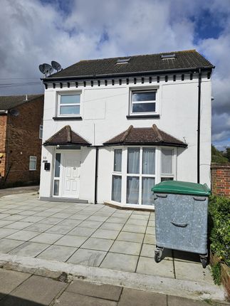 Thumbnail Flat to rent in Hanworth Road, Hounslow
