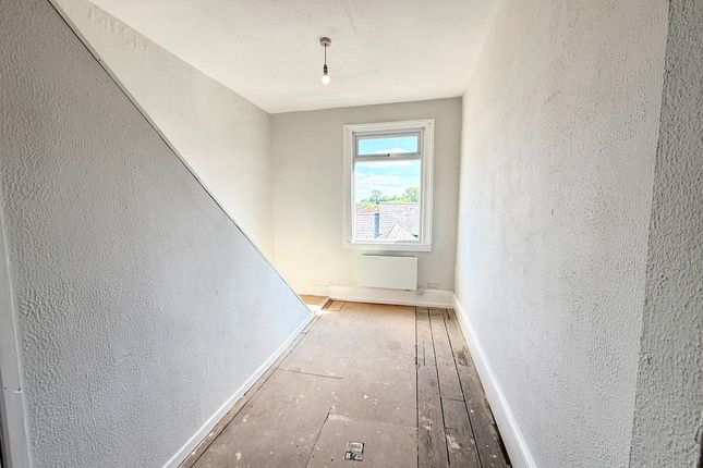 174B, Warwick photo 4