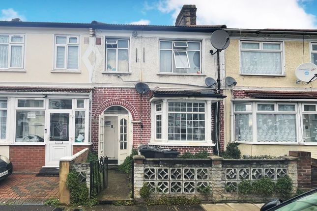 Thumbnail Flat for sale in Flat 1, 14 Hickling Road, Ilford, Essex