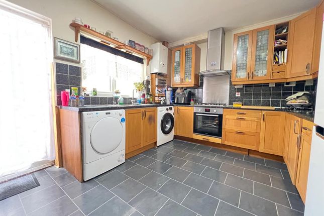 74, Hunter Road, Ilford photo 4