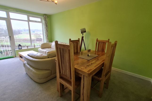 Flat to rent in Foxhill Court, Weetwood, Leeds