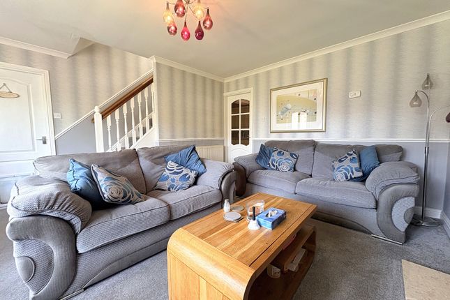 124 Thornham Drive, Bolton photo 4