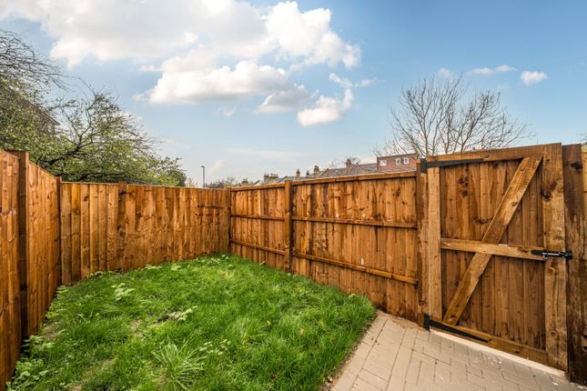 2B,, Knowles Hill Crescent, London photo 3