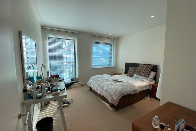 Flat for sale in Discovery Dock East, Isle Of Dogs