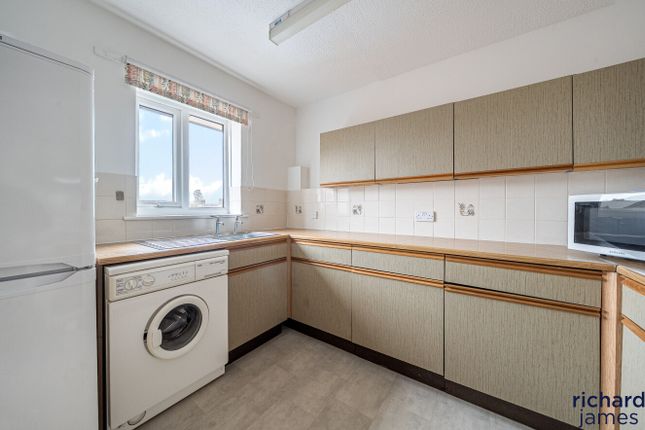 26, The Mulberrys, Royal Wootton Bassett photo 2