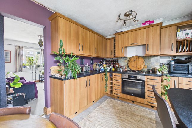 27 Pomfret Road, Towcester photo 4