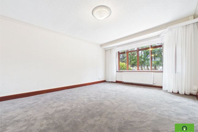 40, Ramsay Gardens, Romford photo 4