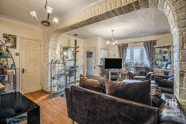 33 Colvin Gardens, Ilford photo 4