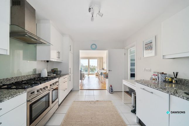 6, Highcliffe Court, Swansea photo 3