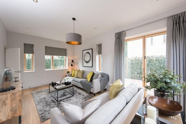 Thumbnail Semi-detached house to rent in Gibsons Place, Brentford