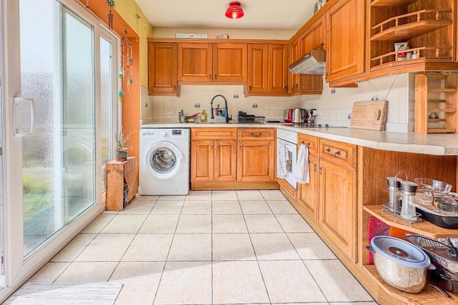 7 St. Aubins Avenue, Broomhill, Bristol photo 3