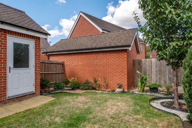 1, Voice Road, Horley photo 3