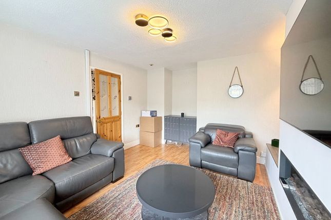 20, Grange Close, Hyde photo 5